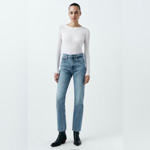 Zara Jeans size 28 (US 6). Excellent condition. Almost new, used just twice